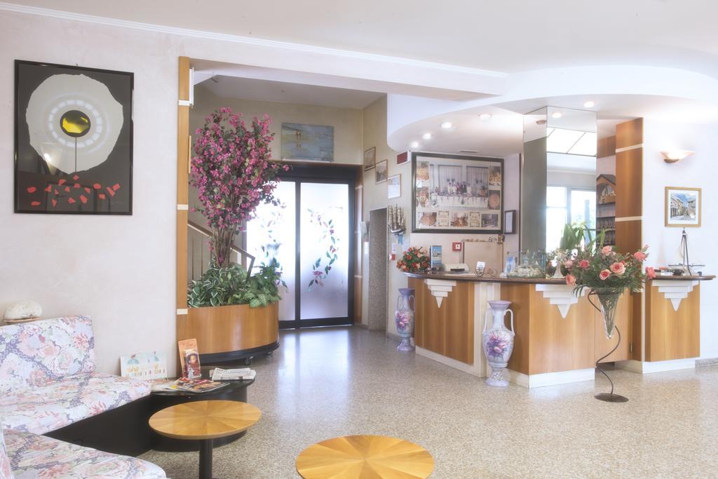 Hotel Usa Rimini Bagian luar foto